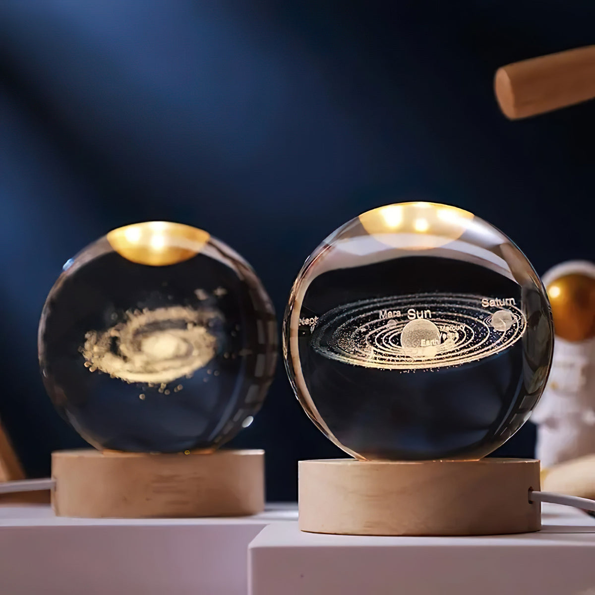 Glazen Nachtlampje met 3D Lasergravure en LED Verlichting op Houten Voet - Sfeerverlichting voor Slaapkamer en Woonkamer