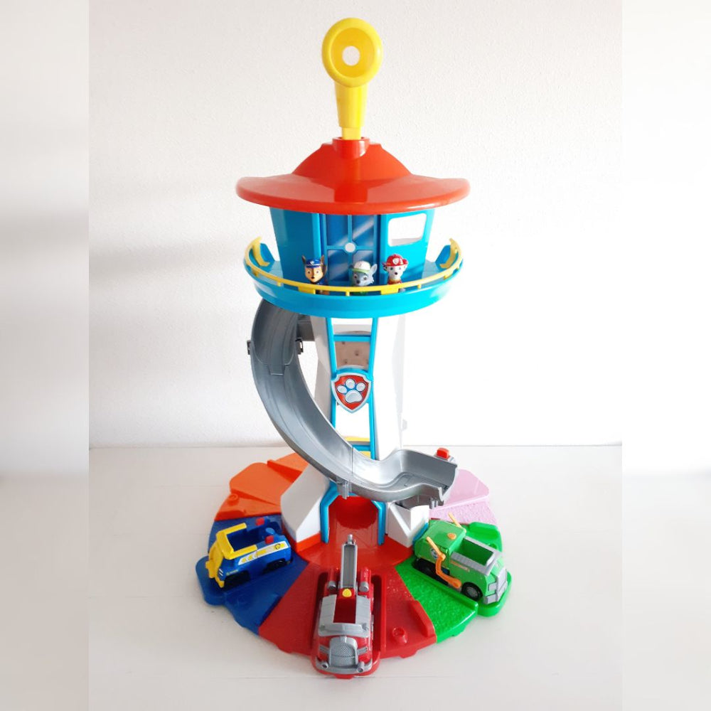 Speelgoed Auto Set Met Glijbaan En Uitkijktoren Kunststof 52x42cm Met Figuren Vanaf 4 Jaar