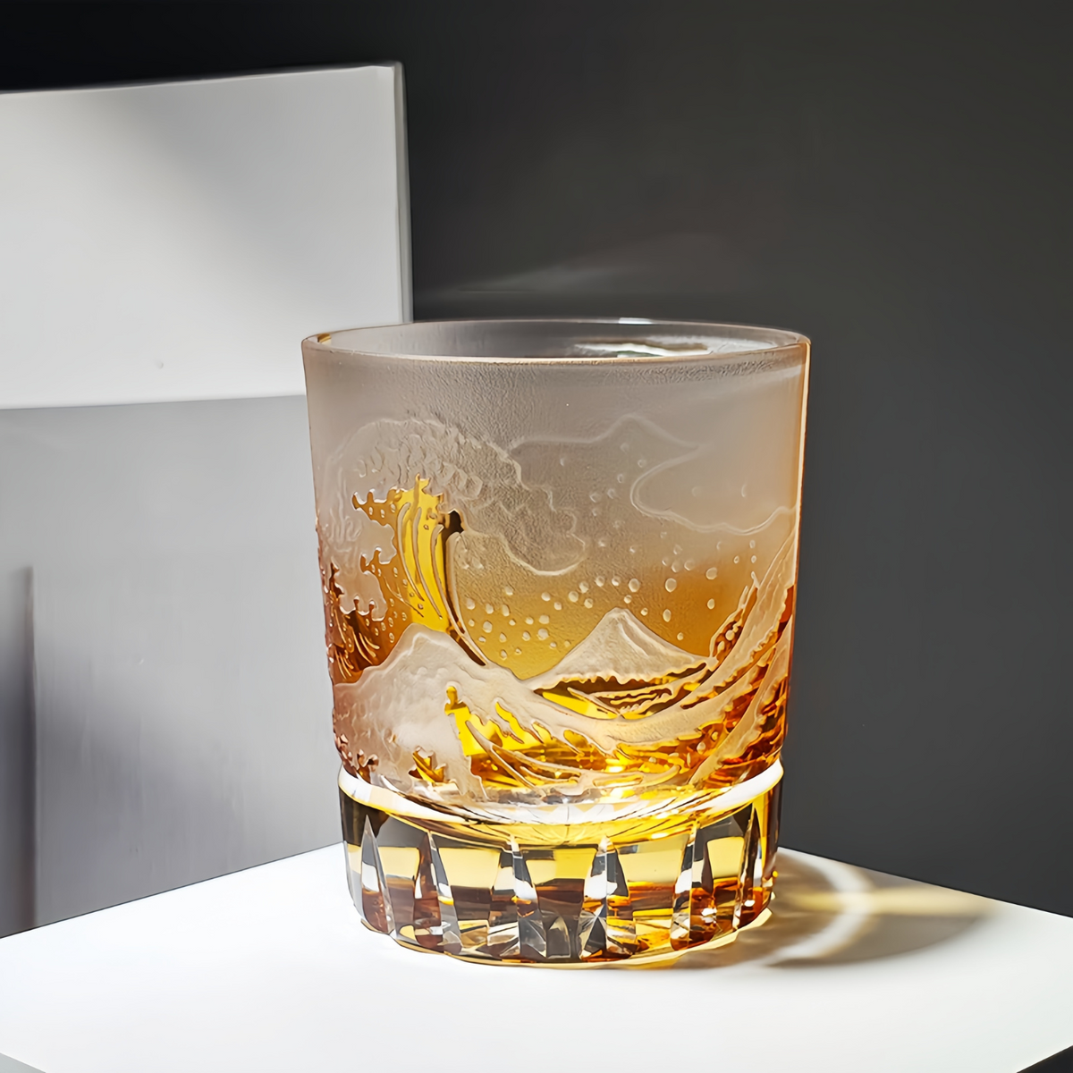 Handgeslepen Japans Whiskyglas met Fuji Golfmotief - Kristal Geschenkset met Houten Doos