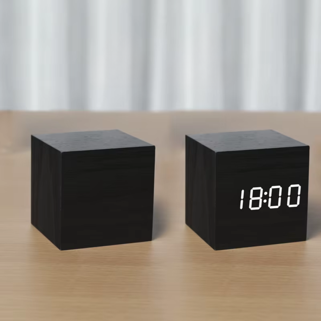 Digitale Wekker met LED-Lichtsensor en Stemactivatie - Compacte Kubusvorm met Multifunctioneel Display