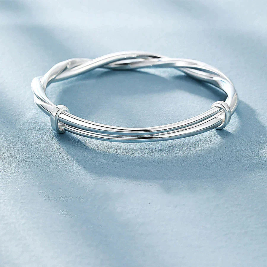 Gevlochten Zilveren Armband - Elegant Damesarmband met Moderne Textuur - Tijdloos Sieraad voor Elke Gelegenheid