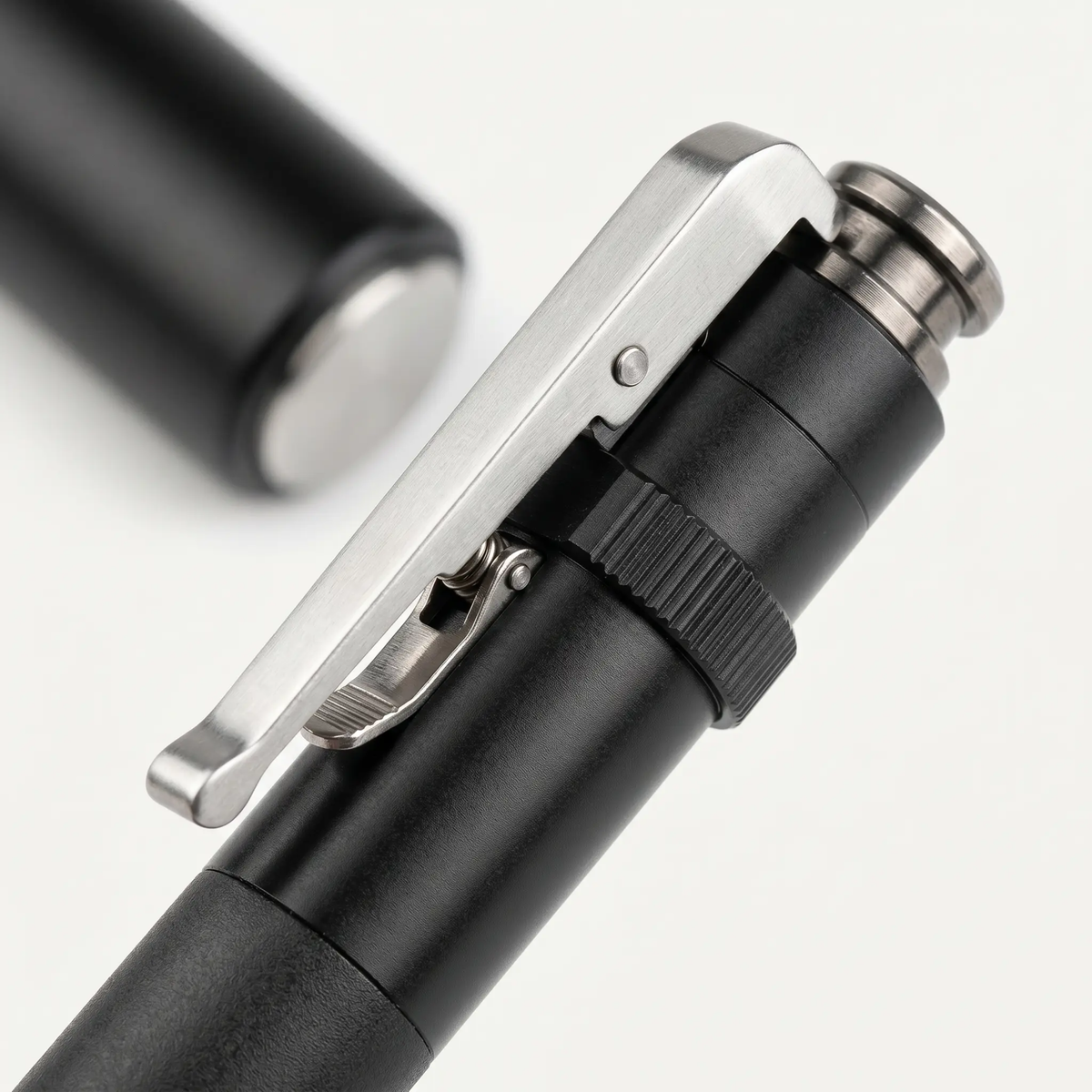 Uitschuifbare Verdedigingsstok Metalen Zelfverdedigingsstick Compacte Draagbare Veiligheidsstok Automatische Uitschuiffunctie Lichtgewicht Persoonlijke Bescherming