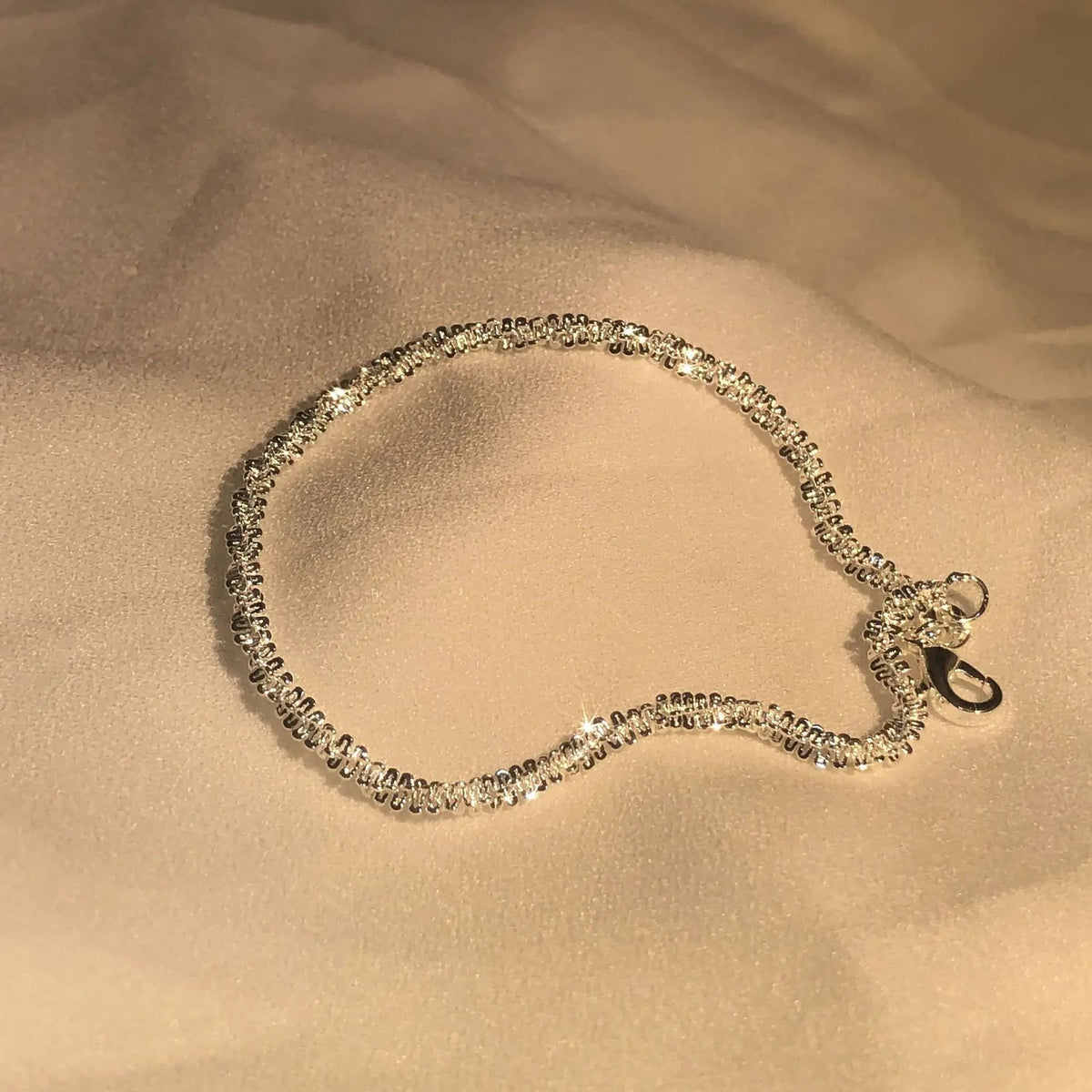 Sterlingsilveren Armband Waterinspiratie Elegant Glanzend Handgelenkaccessoire Dames Tijdloos Moderne Sieraden
