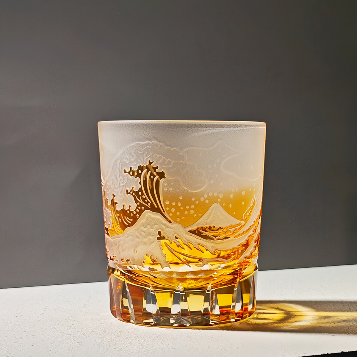 Handgeslepen Japans Whiskyglas met Fuji Golfmotief - Kristal Geschenkset met Houten Doos