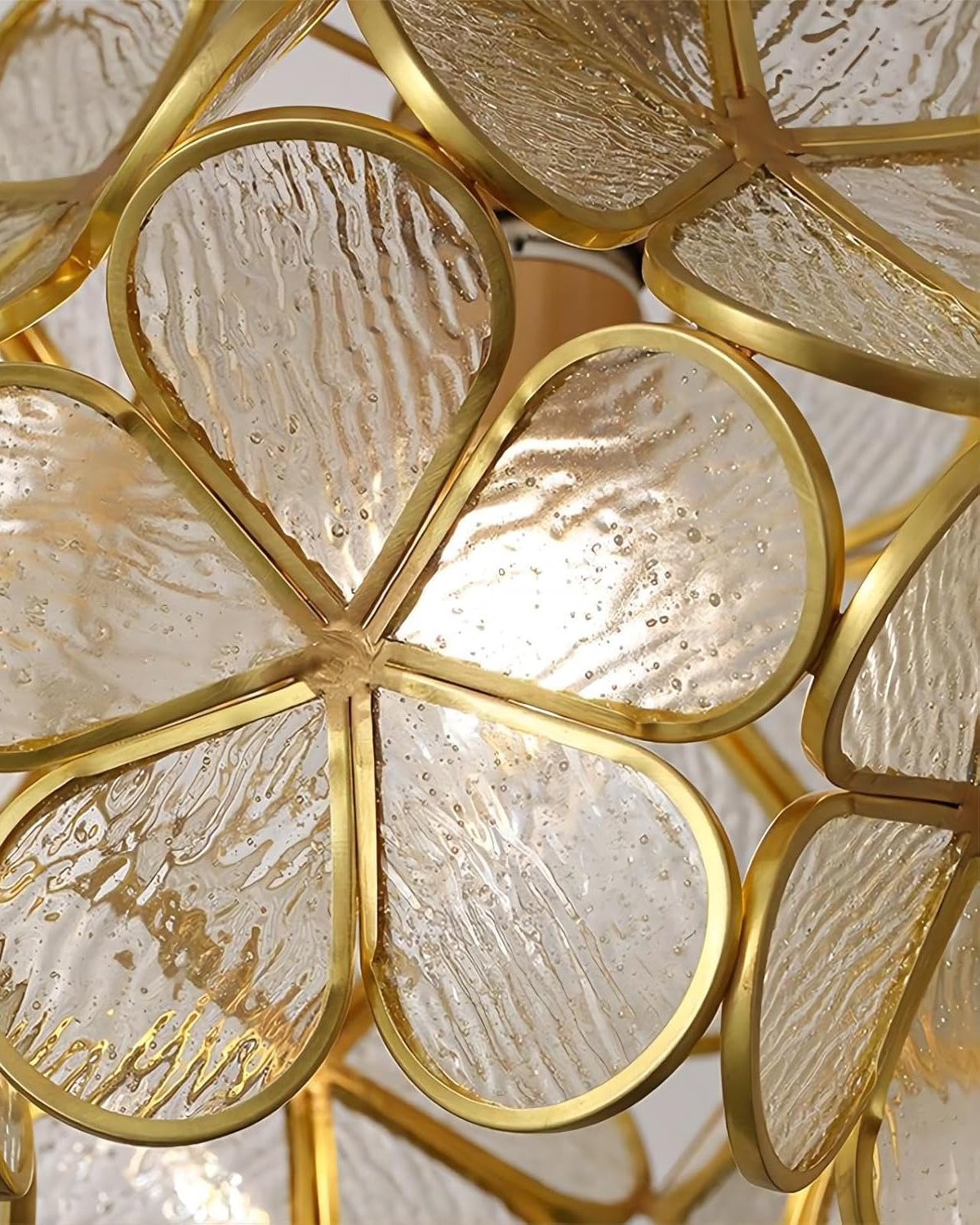 Moderne plafondlamp met bloemdesign in acryl en goudkleurig ijzer - luxe LED designlamp 20 cm