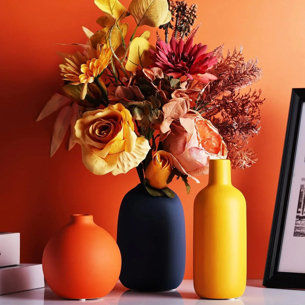 Keramische Vaas met Handgeschilderde Scandinavische Motieven - Decoratieve Bloemenvaas voor Woonkamer en Tafel