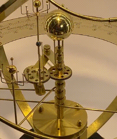 Mechanisch Zonnestelsel Model Messing Halfedelstenen 9 Planeten 28 Manen Eikenhouten Basis Bewegend Decoratief