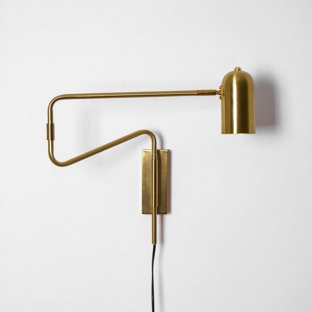 Verstelbare Wandlamp met Plug | Draaibare Arm en Zwenkkap | Perfect voor Slaapkamer en Leeshoek