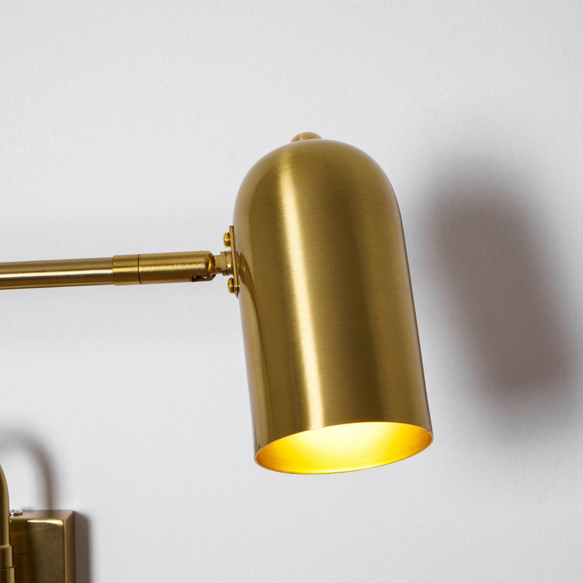 Verstelbare Wandlamp met Plug | Draaibare Arm en Zwenkkap | Perfect voor Slaapkamer en Leeshoek