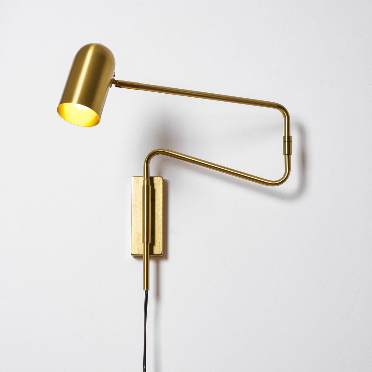 Verstelbare Wandlamp met Plug | Draaibare Arm en Zwenkkap | Perfect voor Slaapkamer en Leeshoek