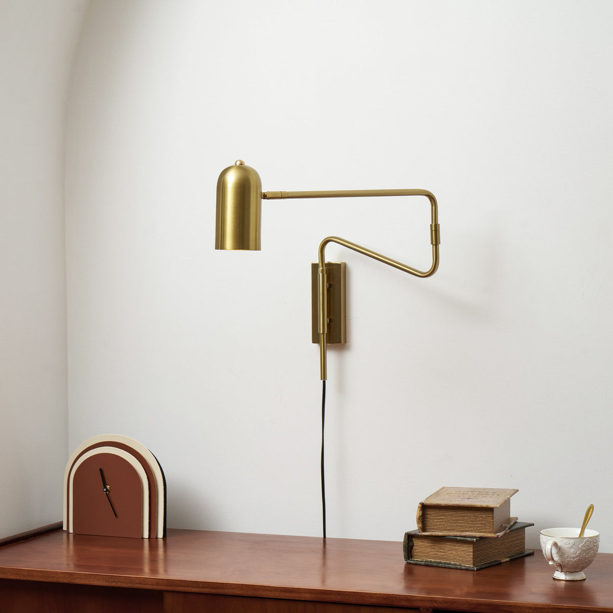 Verstelbare Wandlamp met Plug | Draaibare Arm en Zwenkkap | Perfect voor Slaapkamer en Leeshoek