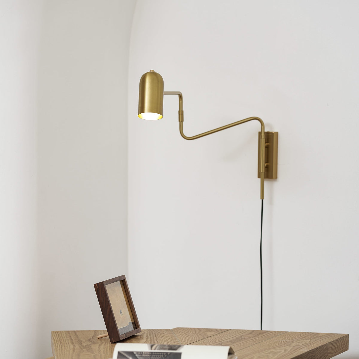 Verstelbare Wandlamp met Plug | Draaibare Arm en Zwenkkap | Perfect voor Slaapkamer en Leeshoek