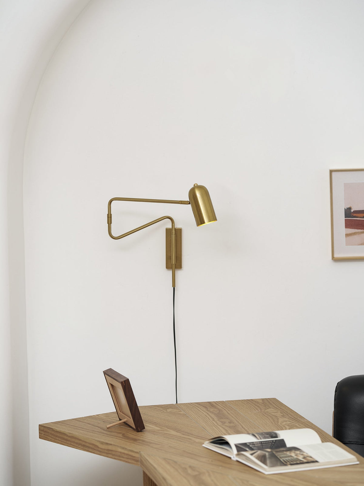 Verstelbare Wandlamp met Plug | Draaibare Arm en Zwenkkap | Perfect voor Slaapkamer en Leeshoek