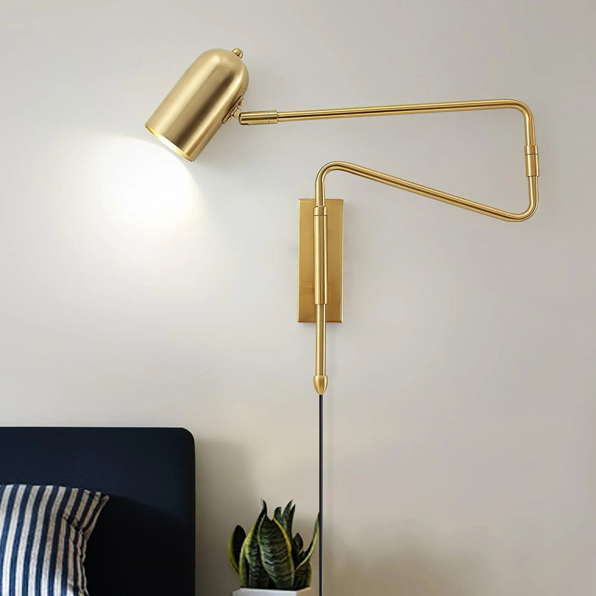 Verstelbare Wandlamp met Plug | Draaibare Arm en Zwenkkap | Perfect voor Slaapkamer en Leeshoek