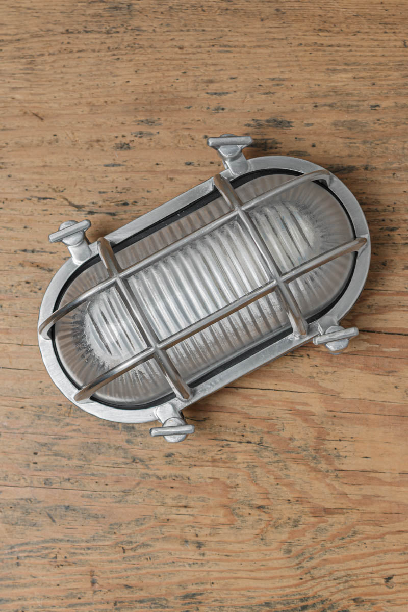 Ovale Buitenwandlamp met Beschermkooi en Geribbeld Glas - Vintage Nautisch Design - IP64 Waterdicht