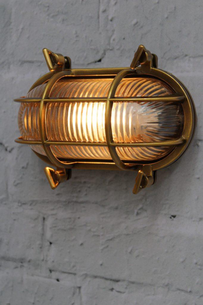 Ovale Buitenwandlamp met Beschermkooi en Geribbeld Glas - Vintage Nautisch Design - IP64 Waterdicht