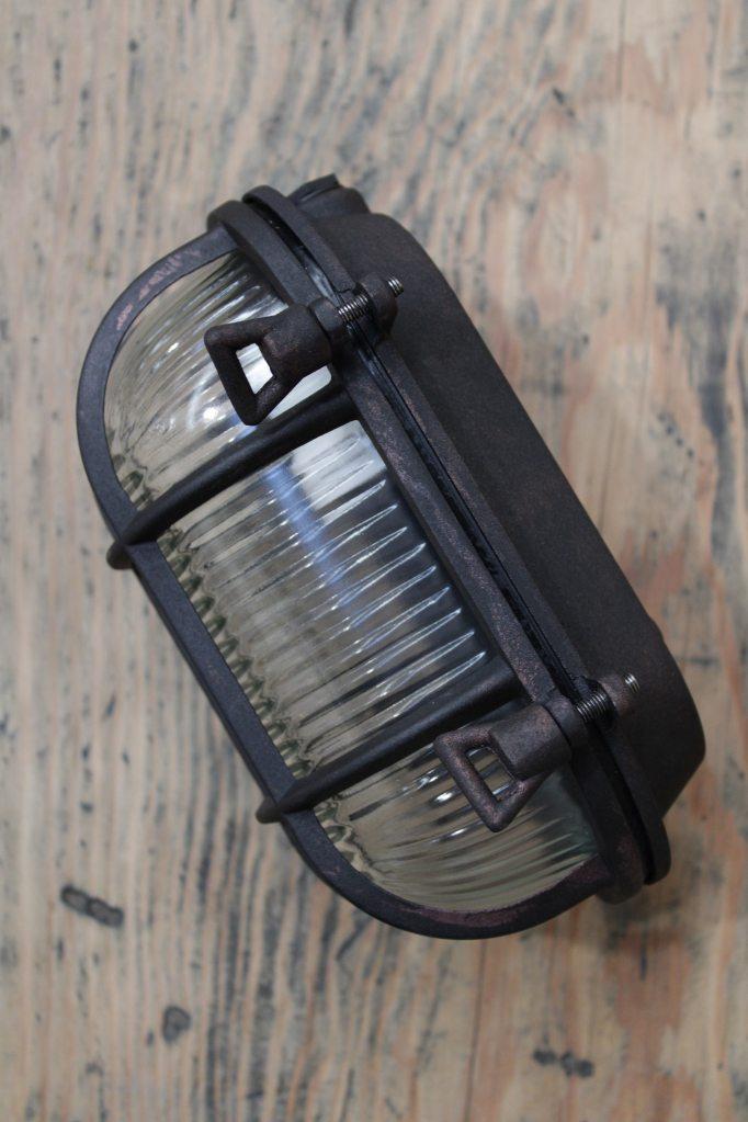 Ovale Buitenwandlamp met Beschermkooi en Geribbeld Glas - Vintage Nautisch Design - IP64 Waterdicht
