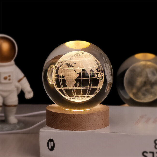 Glazen Bol met LED Verlichting 7cm Kosmos Ontwerp Decoratieve Nachtlamp Houten Standaard USB Sfeerlamp