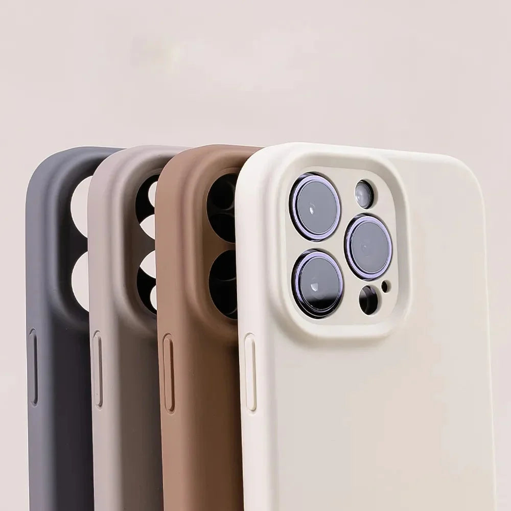 Zacht Siliconen iPhone Hoesje met Verhoogde Rand Camera Bescherming 14 15 16 17 Minimalistische Stijl