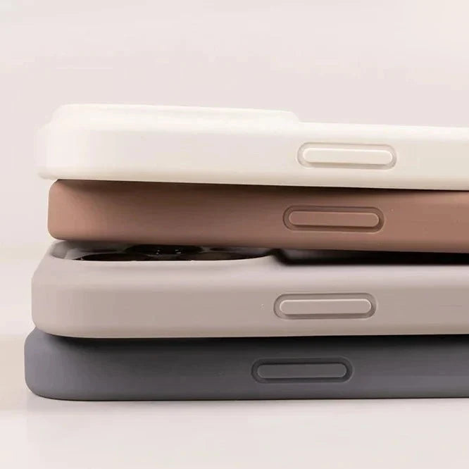 Zacht Siliconen iPhone Hoesje met Verhoogde Rand Camera Bescherming 14 15 16 17 Minimalistische Stijl