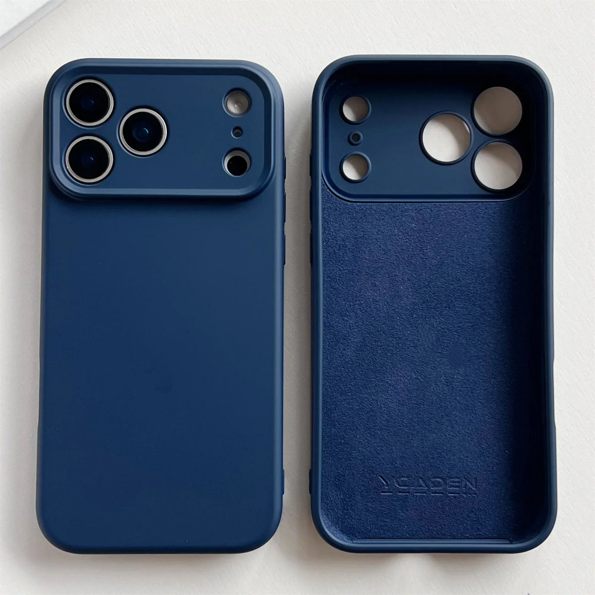 Zacht Siliconen iPhone Hoesje met Verhoogde Rand Camera Bescherming 14 15 16 17 Minimalistische Stijl