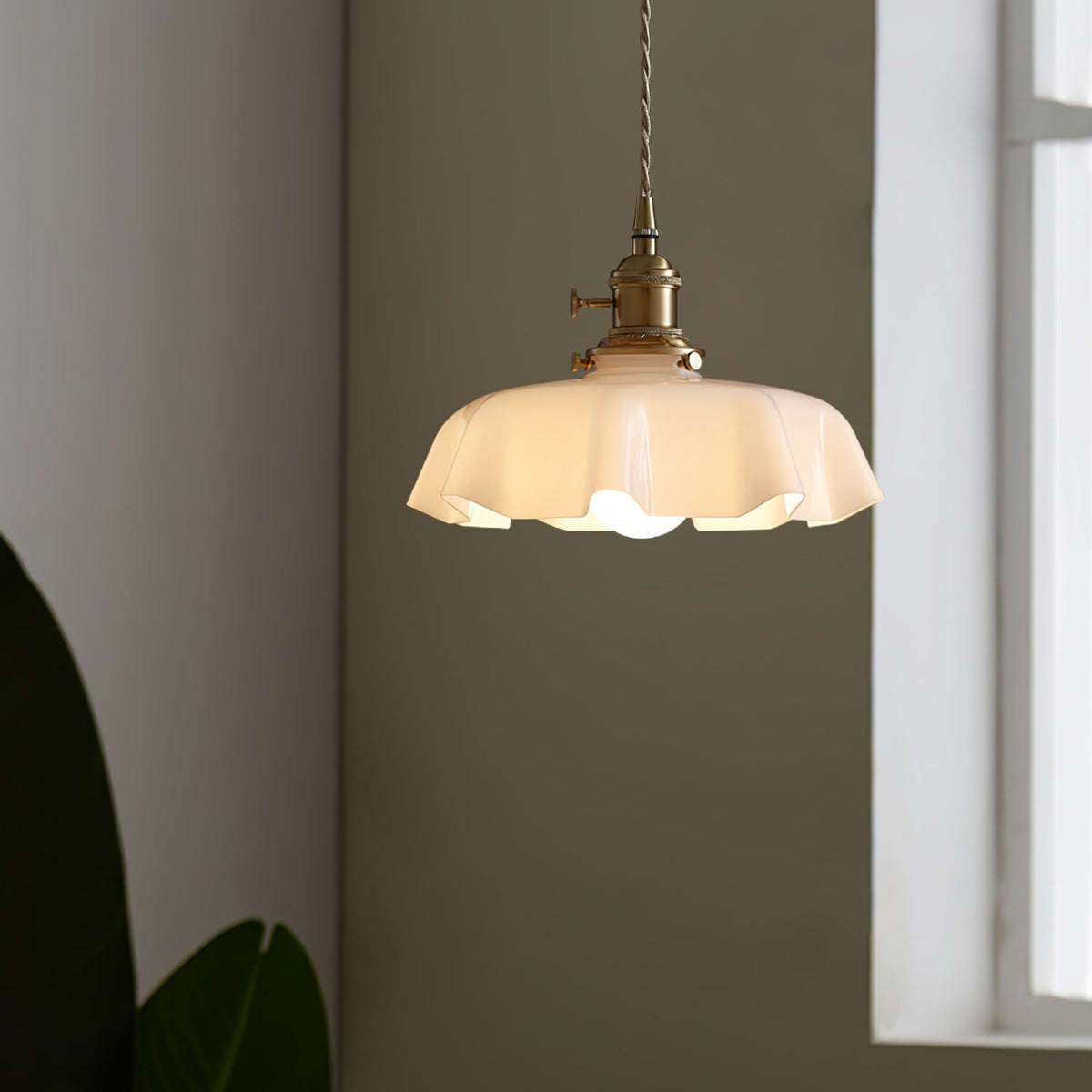 Geplooide Glazen Hanglamp met Messing Armatuur - Vintage Franse Stijl in Wit, Beige, Roze of Blauw - Verstelbare Kabel 150 cm