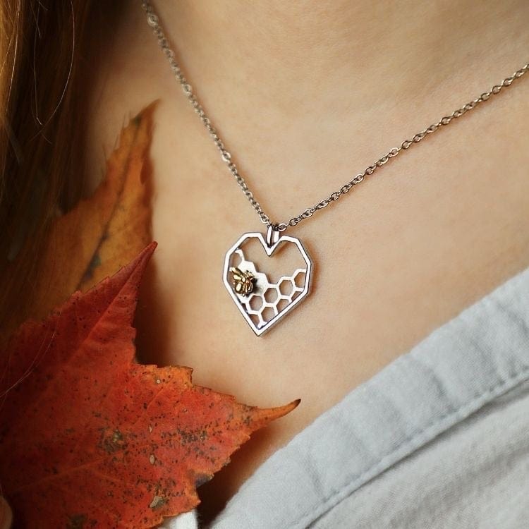 Hartvormige Honingraat Ketting met Vergulde Bij en Zilver voor Dames Cadeauidee Moederdag Verjaardag