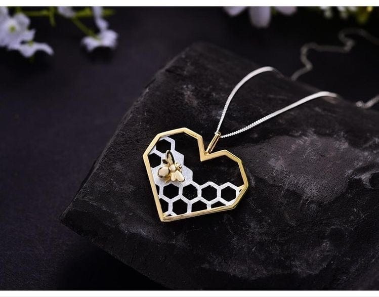 Hartvormige Honingraat Ketting met Vergulde Bij en Zilver voor Dames Cadeauidee Moederdag Verjaardag