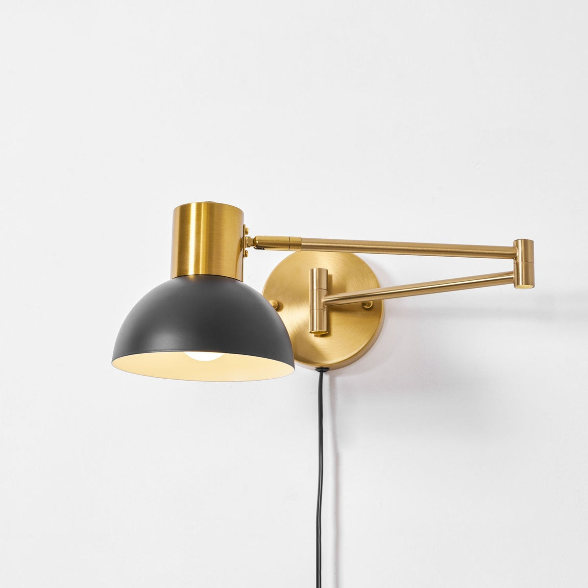 Verstelbare Wandlamp met Plug | Draaibare Arm en Zwenkkap | Perfect voor Slaapkamer en Leeshoek