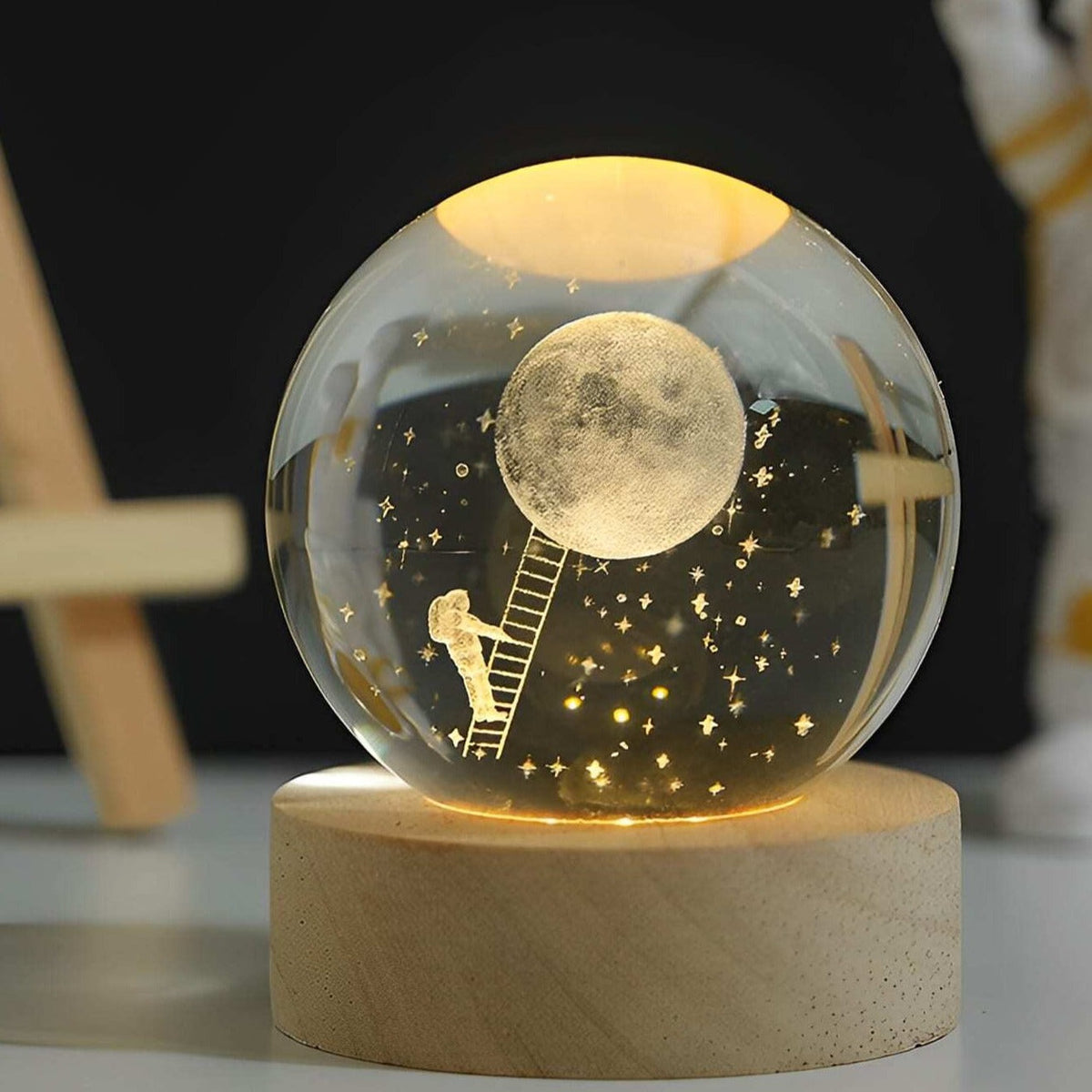Glazen Bol met LED Verlichting 7cm Kosmos Ontwerp Decoratieve Nachtlamp Houten Standaard USB Sfeerlamp