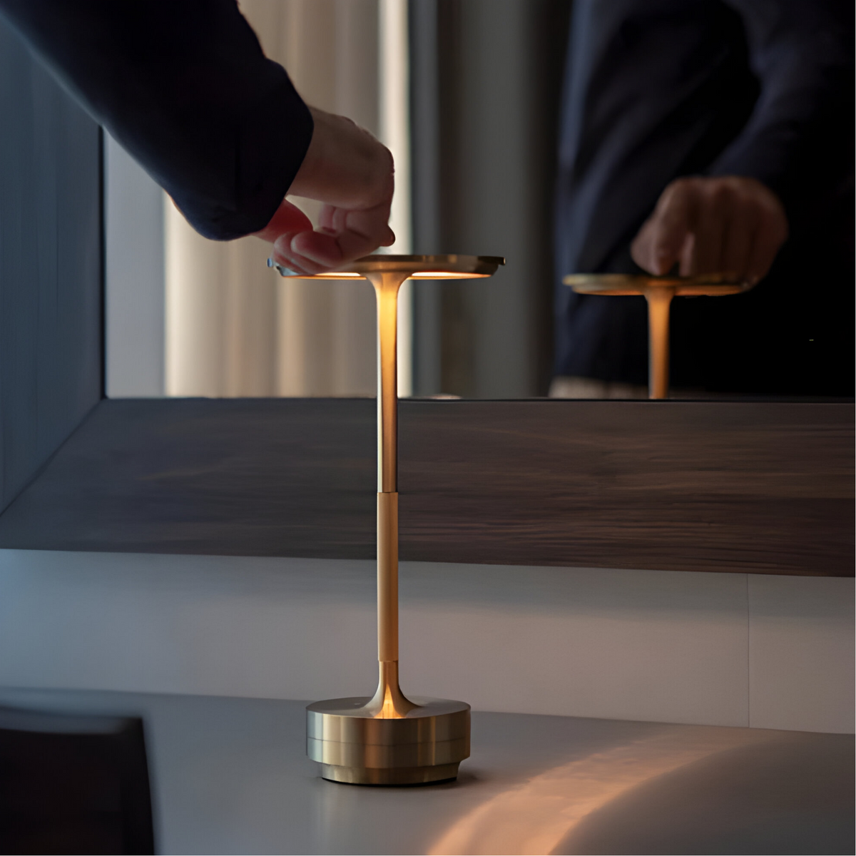 Tafellamp Draadloos LED Dimbaar Metaal Goud Zwart Zilver Oplaadbaar Touchlamp Nachtlamp Bureau Lamp Modern Design