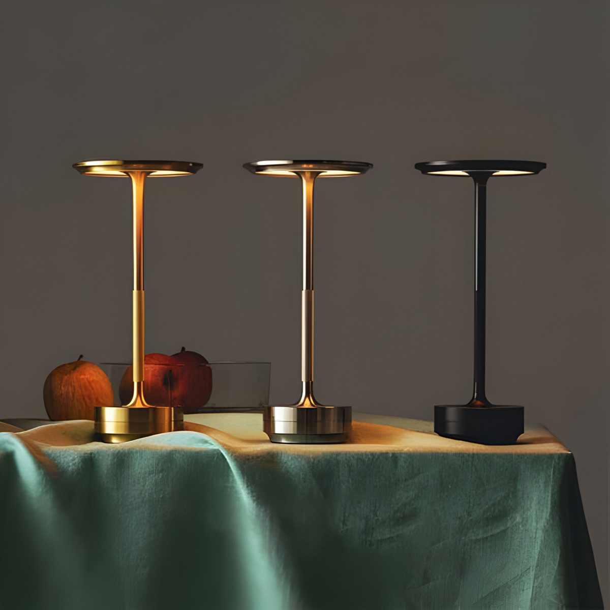 Tafellamp Draadloos LED Dimbaar Metaal Goud Zwart Zilver Oplaadbaar Touchlamp Nachtlamp Bureau Lamp Modern Design