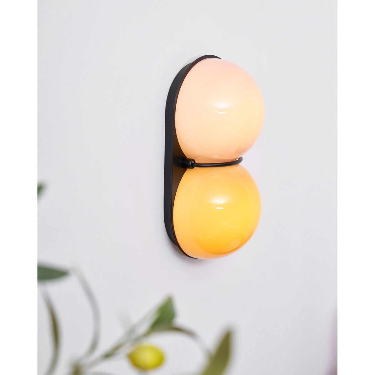 Moderne Dubbele Glazen Wandlamp - Speelse Verlichting met Gekleurde Glazen voor Slaapkamer & Kinderkamer