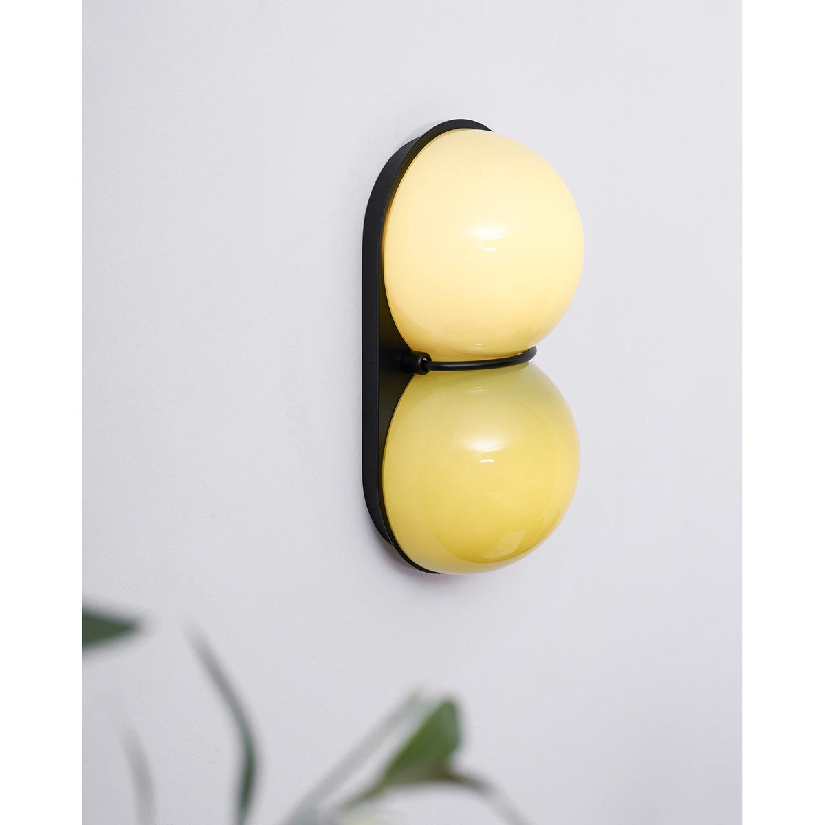Moderne Dubbele Glazen Wandlamp - Speelse Verlichting met Gekleurde Glazen voor Slaapkamer & Kinderkamer