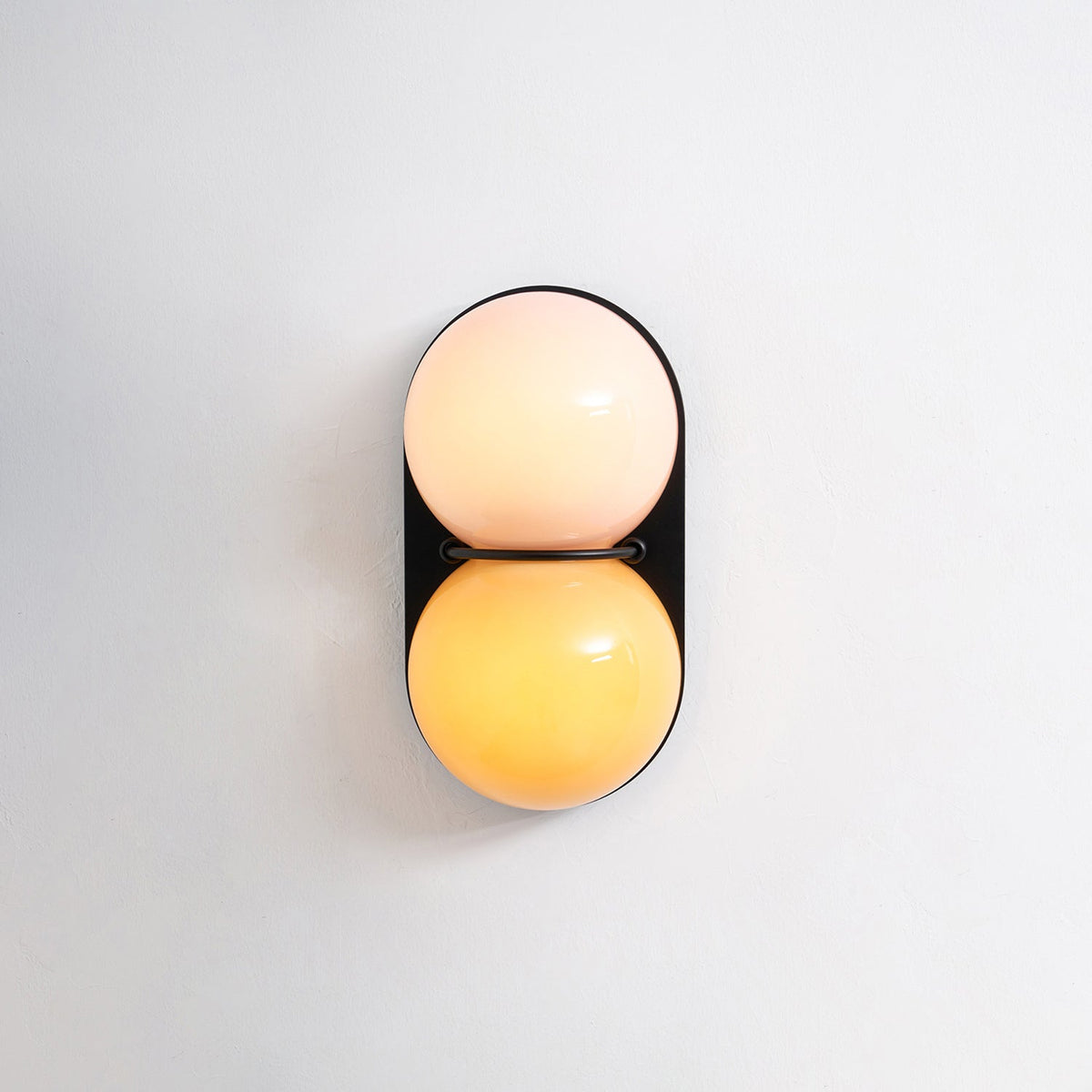 Moderne Dubbele Glazen Wandlamp - Speelse Verlichting met Gekleurde Glazen voor Slaapkamer & Kinderkamer