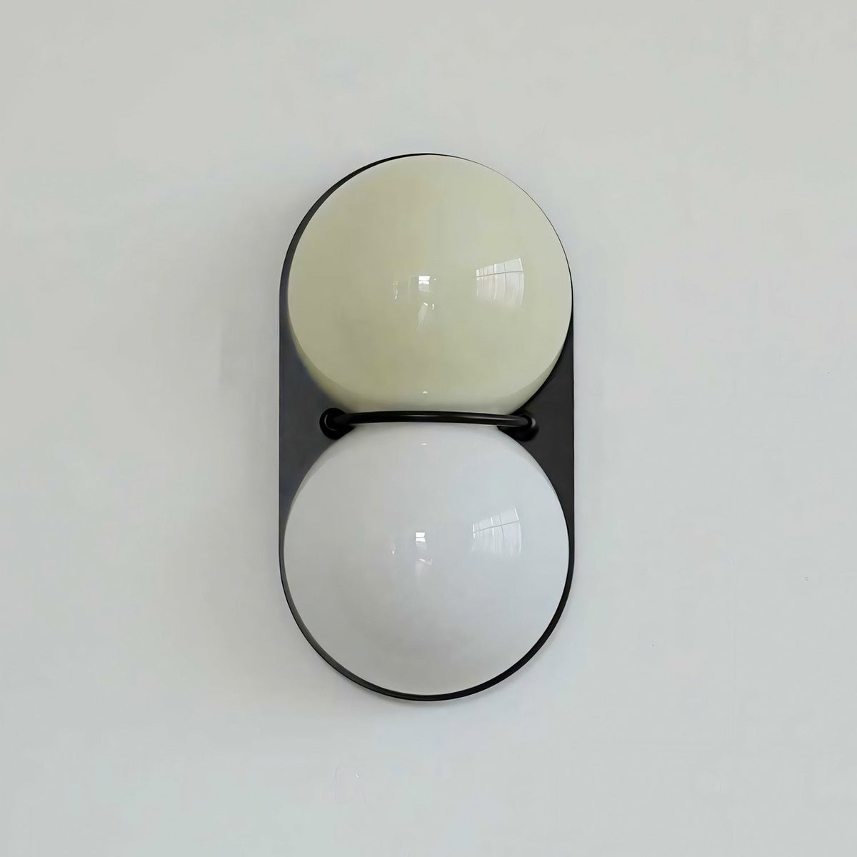 Moderne Dubbele Glazen Wandlamp - Speelse Verlichting met Gekleurde Glazen voor Slaapkamer & Kinderkamer