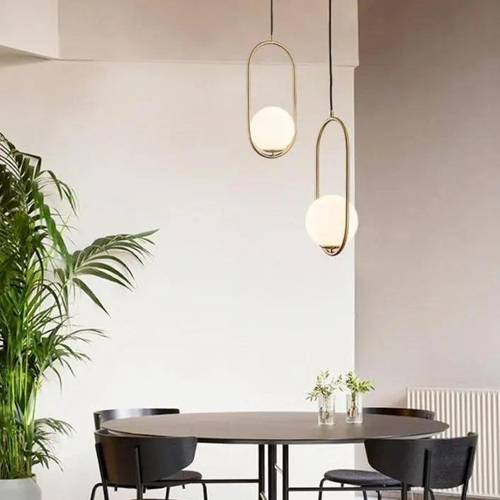Scandinavische Hanglamp Mia met Gouden Armatuur en Glazen Kap - Moderne Plafondverlichting voor Eetkamer, Slaapkamer en Woonkamer