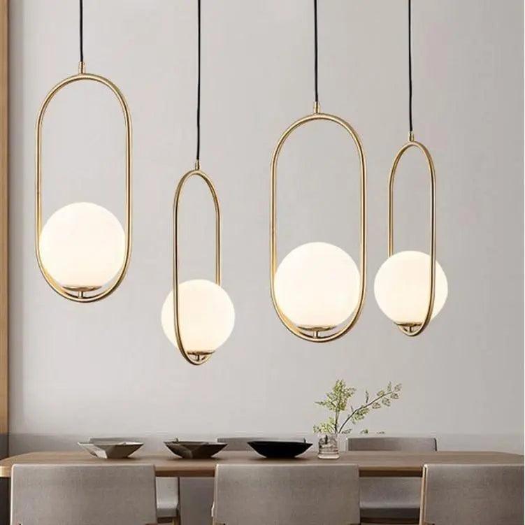 Scandinavische Hanglamp Mia met Gouden Armatuur en Glazen Kap - Moderne Plafondverlichting voor Eetkamer, Slaapkamer en Woonkamer