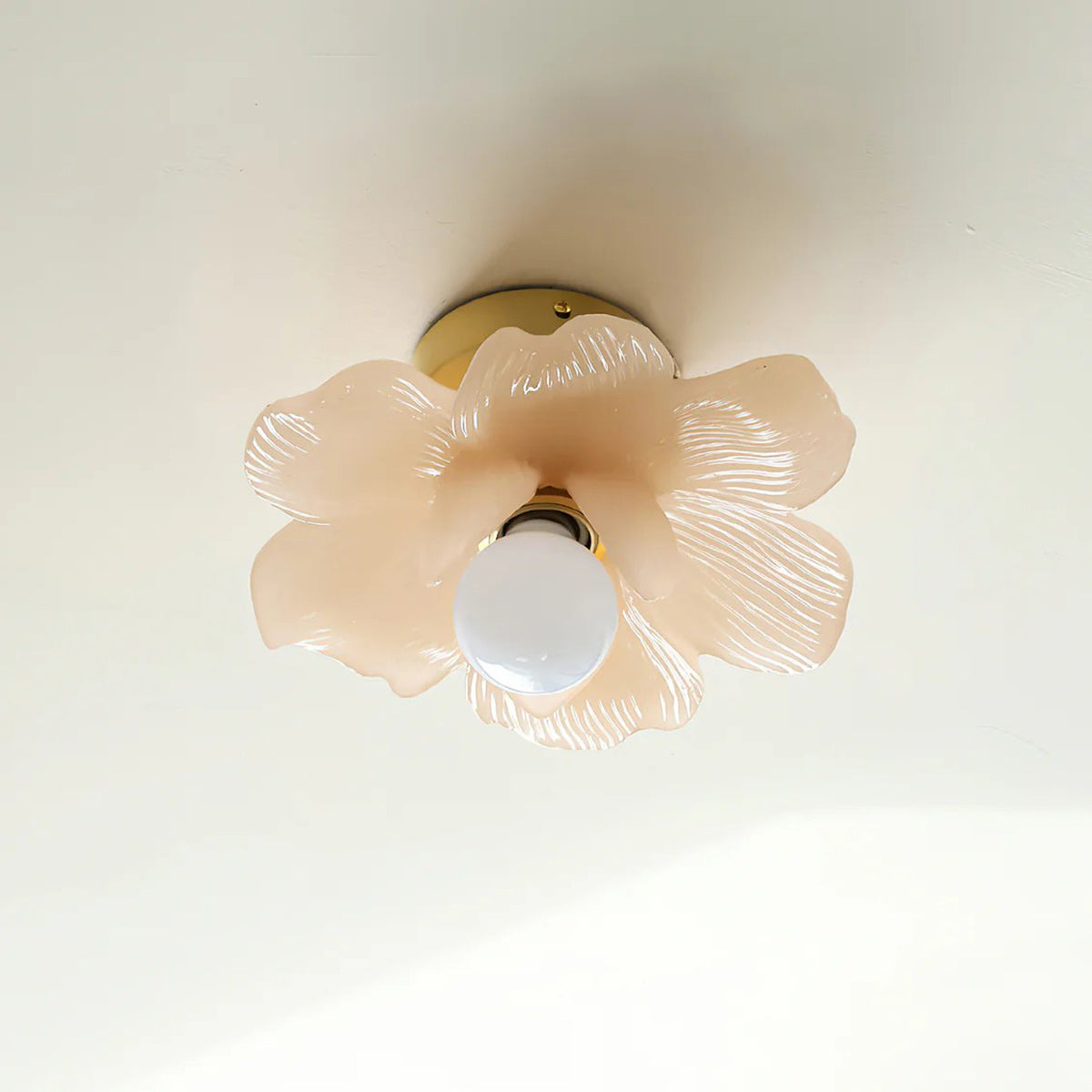 Plafondlamp met Bloesemontwerp in Hars en Messing - Elegante Verlichting voor Slaapkamer en Gang