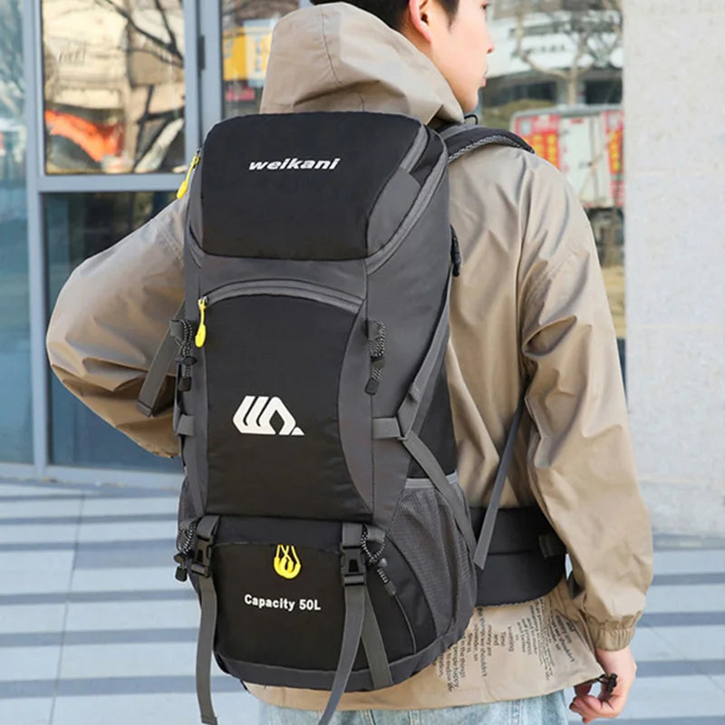 Outdoor Rugzak 50L met Schoenenvak Ademend Rugpaneel Verstelbare Heupgordel Waterdicht Trekking Backpack