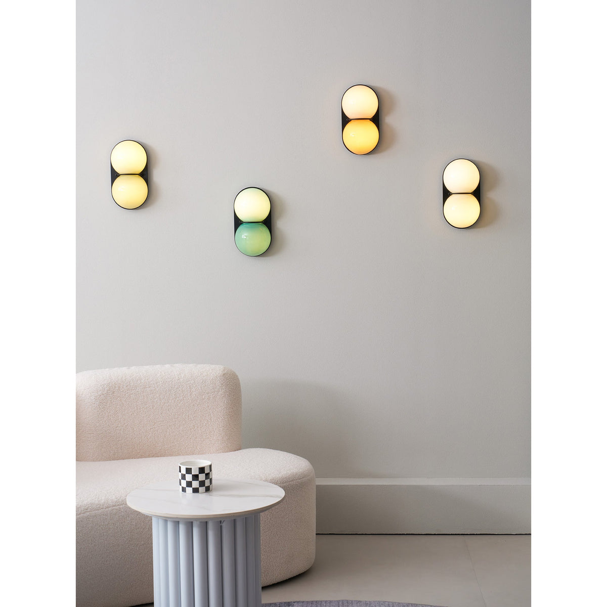 Moderne Dubbele Glazen Wandlamp - Speelse Verlichting met Gekleurde Glazen voor Slaapkamer & Kinderkamer