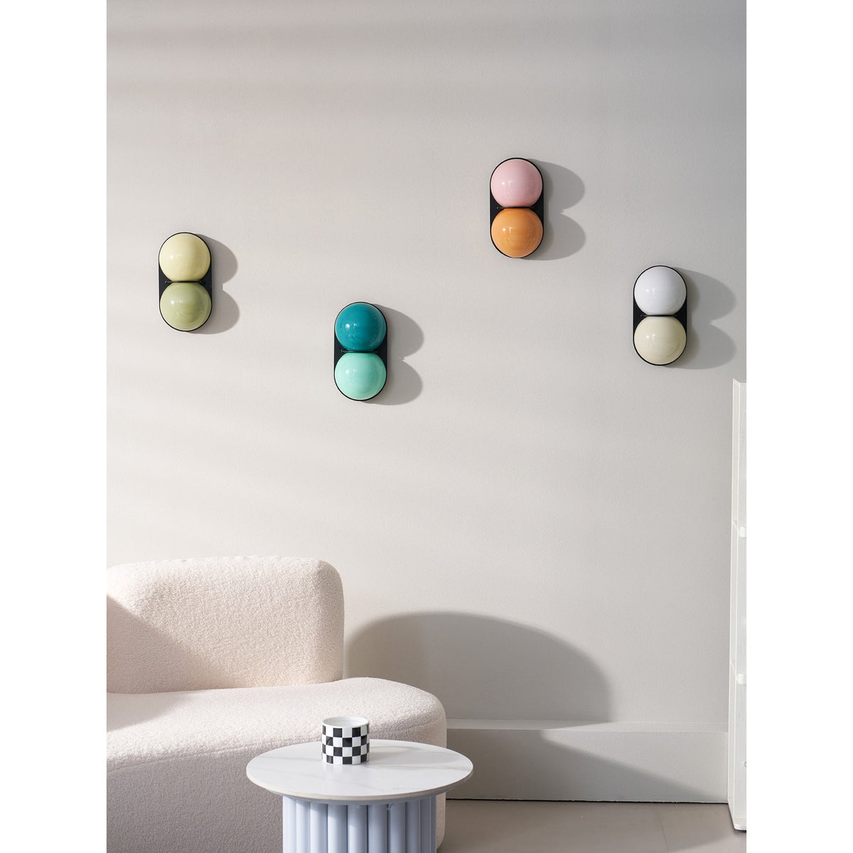 Moderne Dubbele Glazen Wandlamp - Speelse Verlichting met Gekleurde Glazen voor Slaapkamer & Kinderkamer