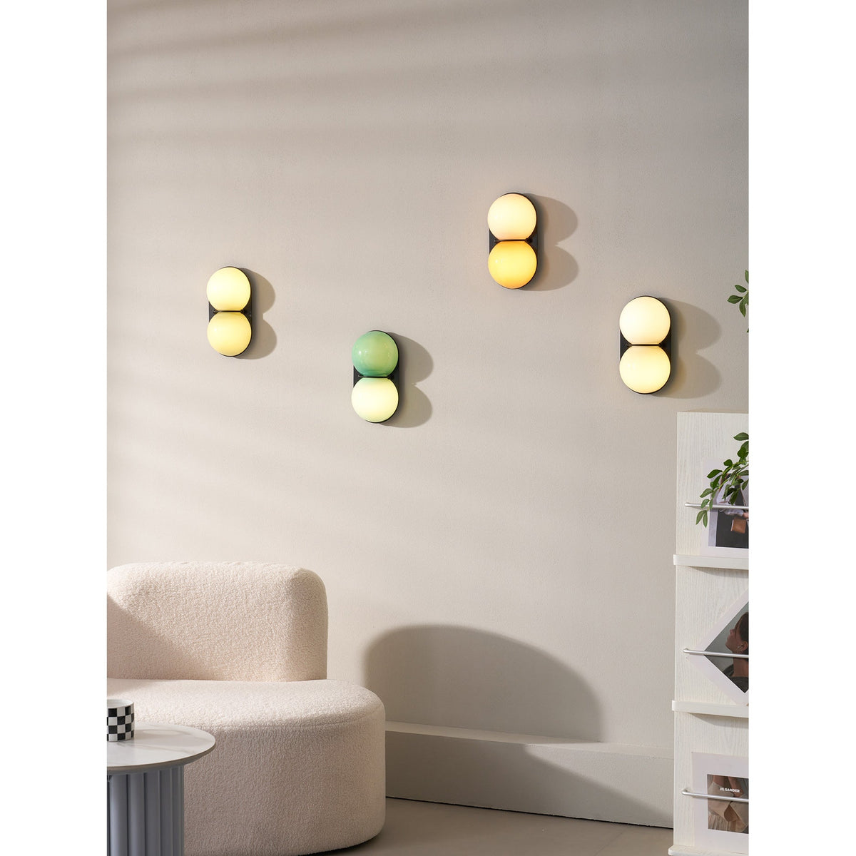 Moderne Dubbele Glazen Wandlamp - Speelse Verlichting met Gekleurde Glazen voor Slaapkamer & Kinderkamer