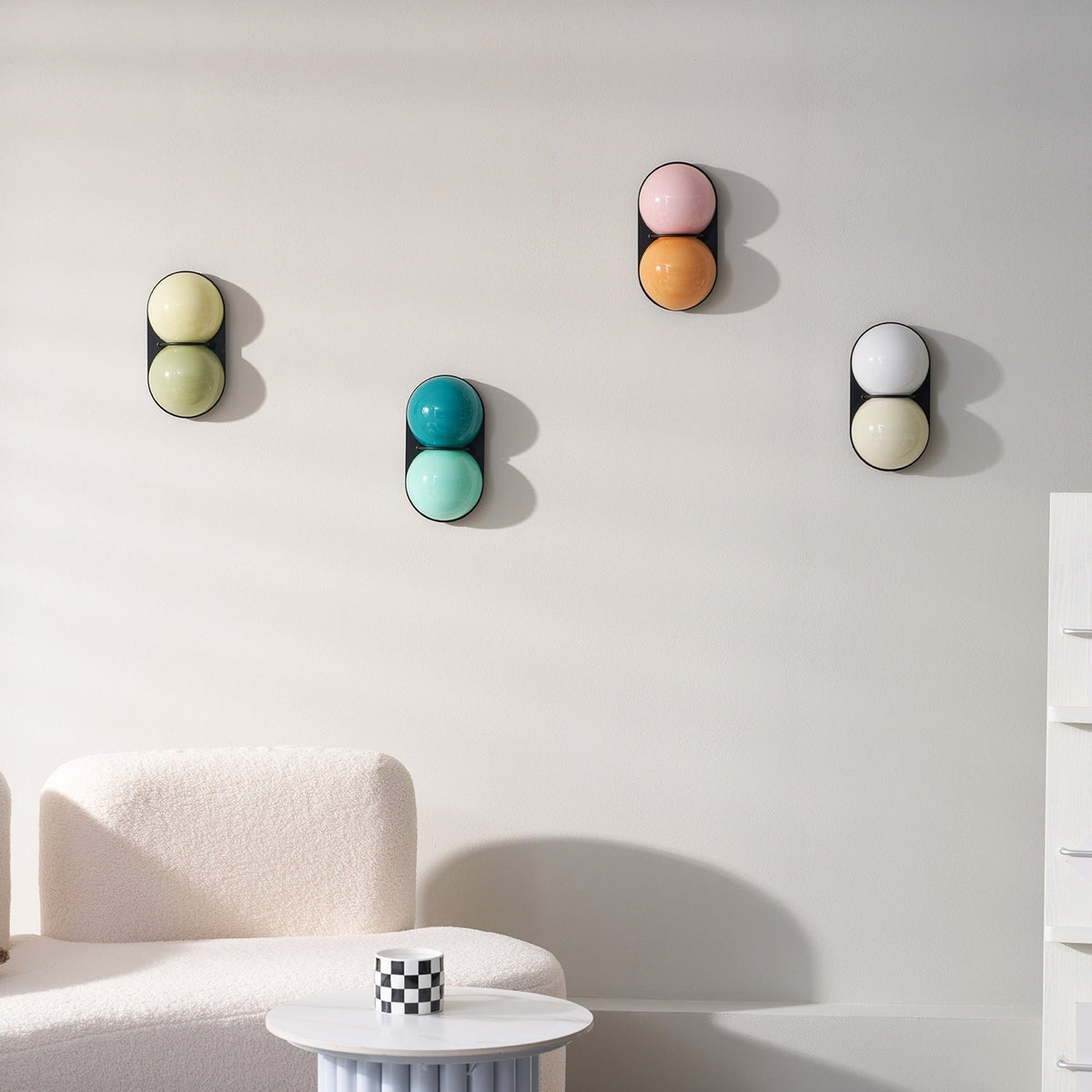 Moderne Dubbele Glazen Wandlamp - Speelse Verlichting met Gekleurde Glazen voor Slaapkamer & Kinderkamer