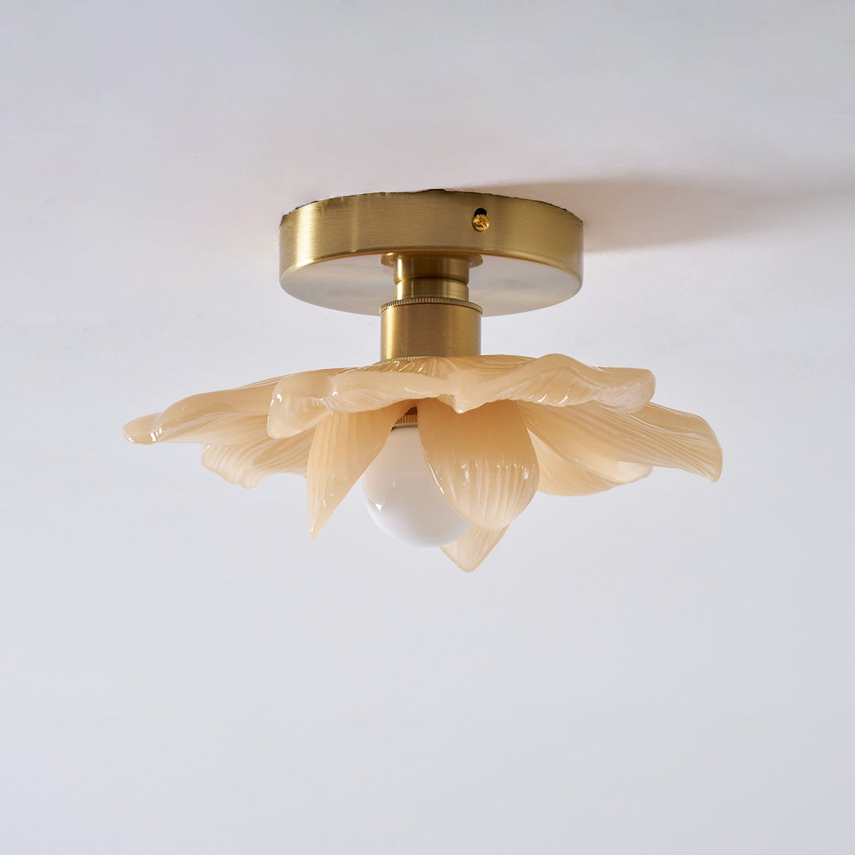 Plafondlamp met Bloesemontwerp in Hars en Messing - Elegante Verlichting voor Slaapkamer en Gang