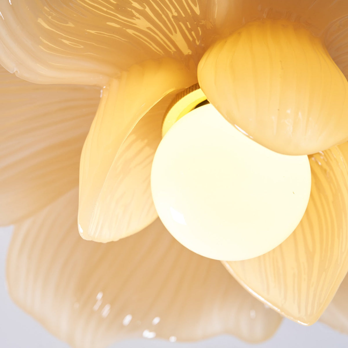 Plafondlamp met Bloesemontwerp in Hars en Messing - Elegante Verlichting voor Slaapkamer en Gang