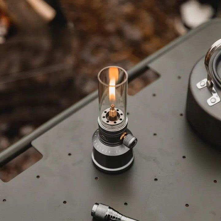 Vintage Campinglamp op Butaan met Verstelbare Vlam - Compact Buitenlicht voor Wandelaars en Avonturiers