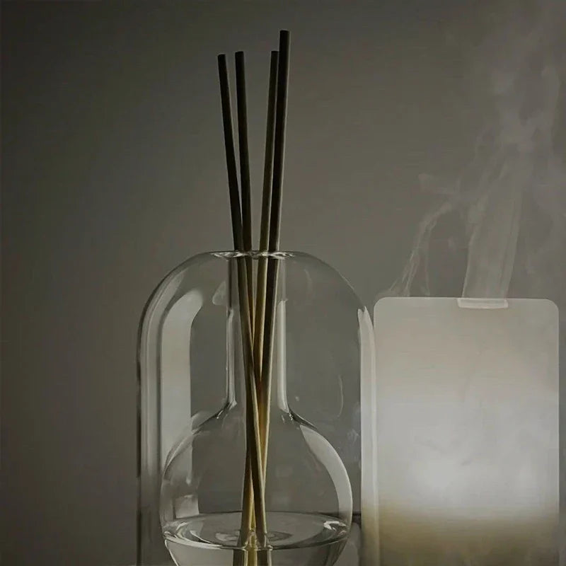 Glazen Aromaverspreider met Houten Houder 17 cm Hoog - Elegante Geurverspreider voor Essentiële Oliën - Scandinavisch Interieur Accessoire