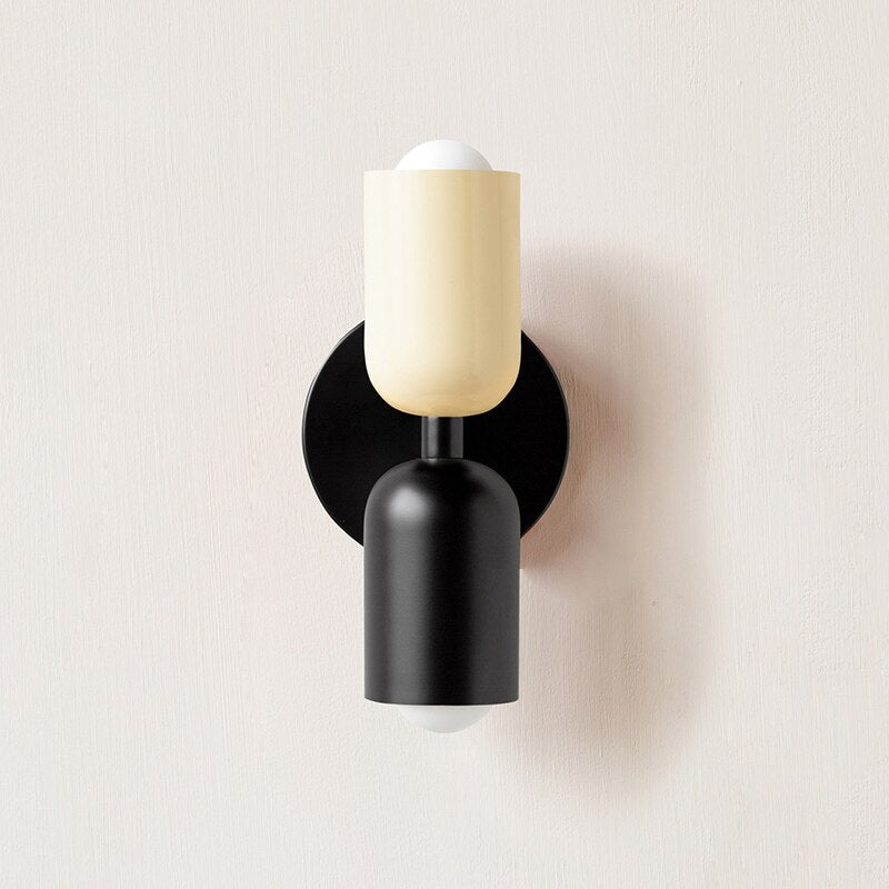 Moderne Wandlamp met Kleurrijke Kap - Glazen Lichtpunt voor Levendige Ruimtes