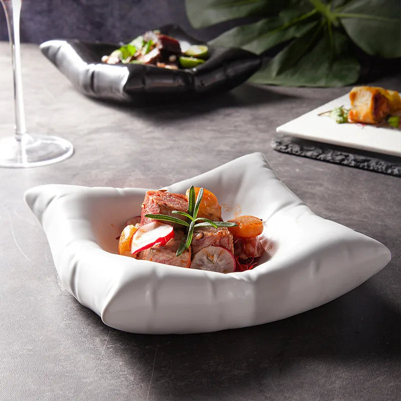 Keramische Schaal met Golvende Rand Wit en Zwart - Decoratieve Serviesschaal voor Tafel en Interieur
